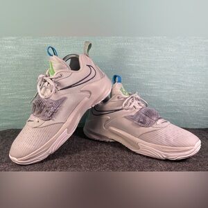 Nike Zoom Freak 3 gray fog max shoes. Size 6Y. Green & Purple